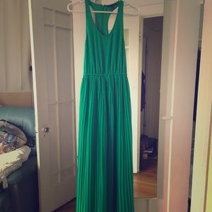 Victoria’s Secret green pleated maxi dress XS